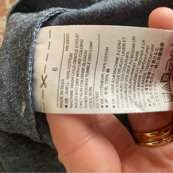 Banana Republic Women’s Peplum Chambray Sleeveless Blouse; Size 6 - Picture 5 of 5